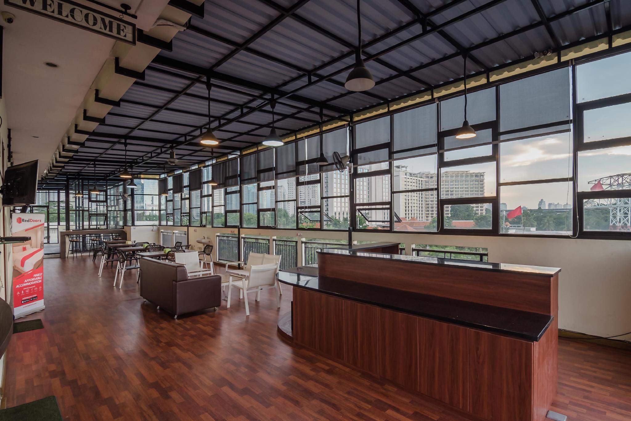 Reddoorz Plus Near Semanggi Jakarta Exterior photo