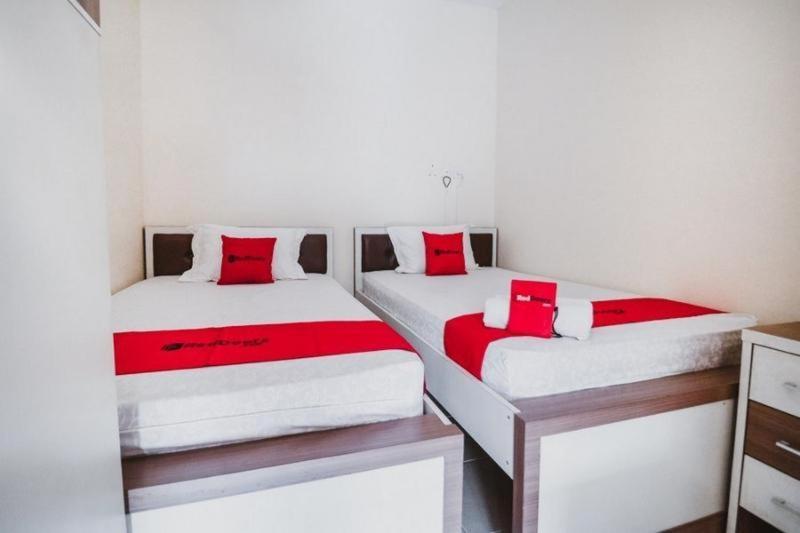 Reddoorz Plus Near Semanggi Jakarta Room photo
